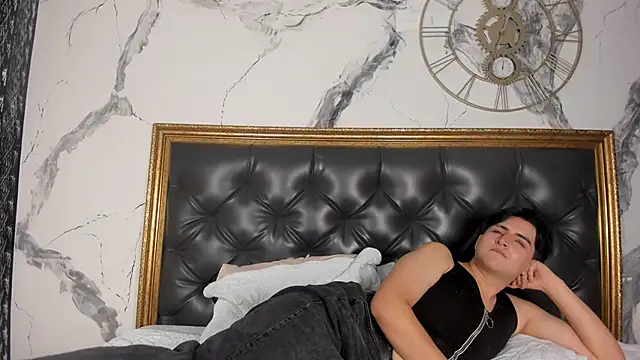 Snapshot of noahWolff_ chatting on February 2026 05:03:02 AM noahWolff online show from February 2026 05:03:02 AM