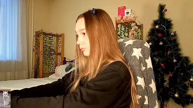 Snapshot of HoneyComfy chatting on February 2026 11:08:02 AM HoneyComfy online show from February 2026 11:08:02 AM