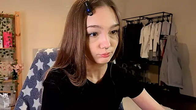 Snapshot of HoneyComfy chatting on April 2026 02:15:01 PM HoneyComfy online show from April 2026 02:15:01 PM