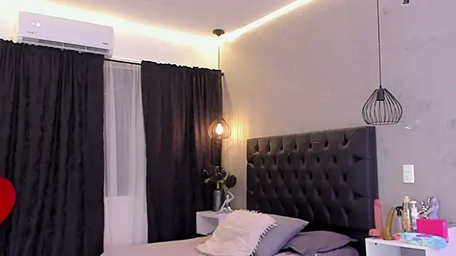 naomi  blair online show from June 2026 03:31:01 AM