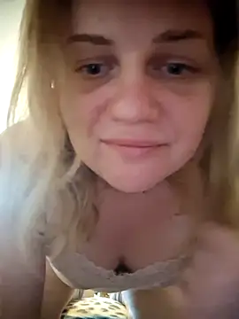 Snapshot of VitniKis chatting on February 2026 10:35:01 AM VitniKis online show from February 2026 10:35:01 AM