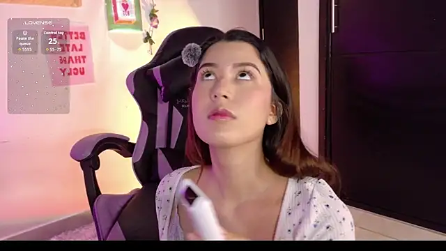 Snapshot of emicute_ chatting on February 2026 02:57:02 PM emicute online show from February 2026 02:57:02 PM