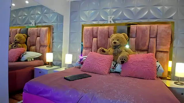 Paris Velvet online show from January 2026 10:08:01 PM