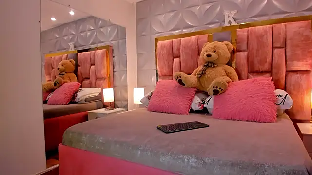 Paris Velvet online show from February 2026 10:04:02 PM