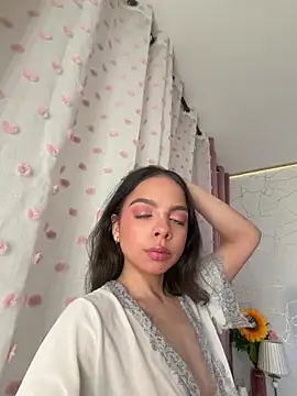 Snapshot of BambiRoses chatting on May 2026 05:57:02 AM BambiRoses online show from May 2026 05:57:02 AM