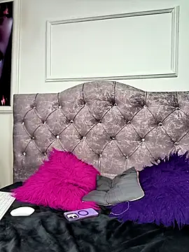 Snapshot of violetmist chatting on February 2026 01:32:01 AM violetmist online show from February 2026 01:32:01 AM