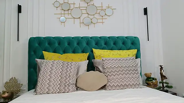 AlessiaDunn online show from April 2026 07:00:01 PM