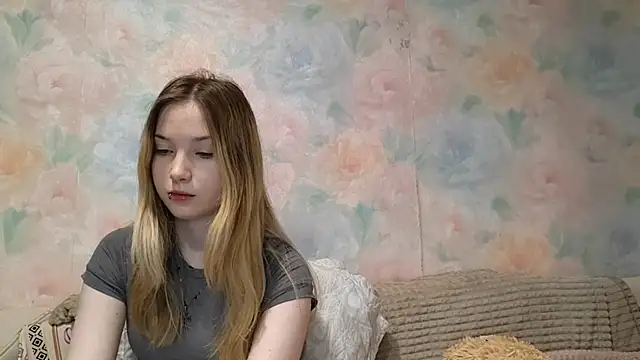 Snapshot of CuteLunya chatting on March 2026 04:51:02 PM CuteLunya online show from March 2026 04:51:02 PM