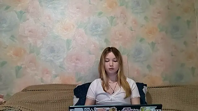 Snapshot of CuteLunya chatting on April 2026 02:17:02 PM CuteLunya online show from April 2026 02:17:02 PM