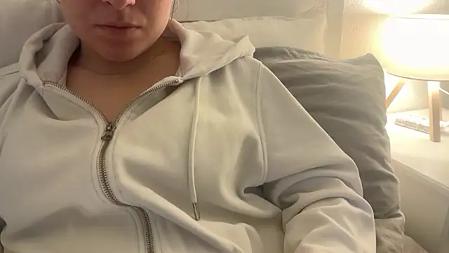 Lucyschickt online show from February 2026 04:24:02 PM