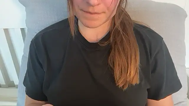Snapshot of Lucyschickt chatting on June 2026 02:15:02 PM Lucyschickt online show from June 2026 02:15:02 PM