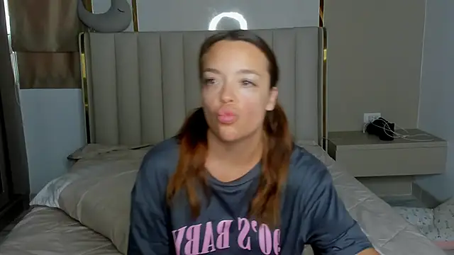 stellaa quenn online show from April 2026 12:05:01 AM