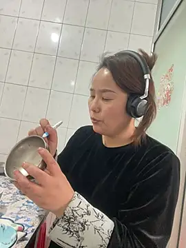 Snapshot of Youyou_12 chatting on March 2026 07:48:02 AM Youyou 12 online show from March 2026 07:48:02 AM