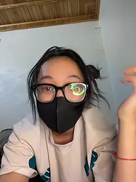 Snapshot of Leeeiuu chatting on February 2026 03:04:02 PM Leeeiuu online show from February 2026 03:04:02 PM