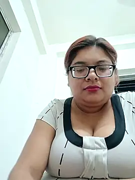 Elie Hallway online show from April 2026 06:30:02 PM