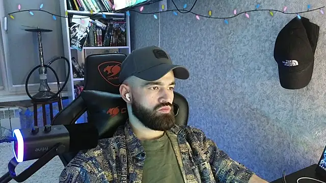 Snapshot of _Mostly_ chatting on February 2026 04:21:02 PM Mostly online show from February 2026 04:21:02 PM