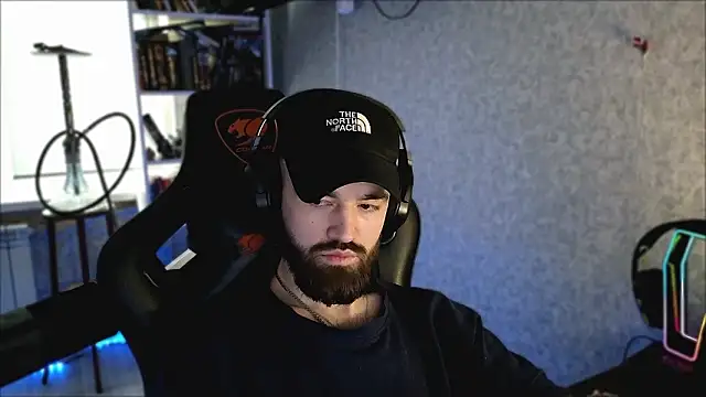 Snapshot of _Mostly_ chatting on March 2026 01:13:02 PM Mostly online show from March 2026 01:13:02 PM