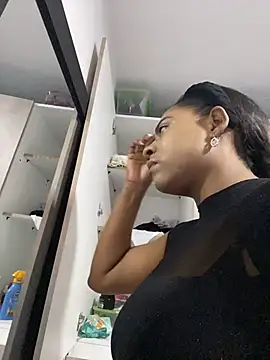 Snapshot of amara_queen_ chatting on July 2026 11:27:01 AM amara queen online show from July 2026 11:27:01 AM