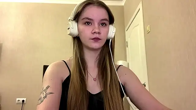 Snapshot of AgnesShy_ chatting on February 2026 07:54:02 AM AgnesShy online show from February 2026 07:54:02 AM