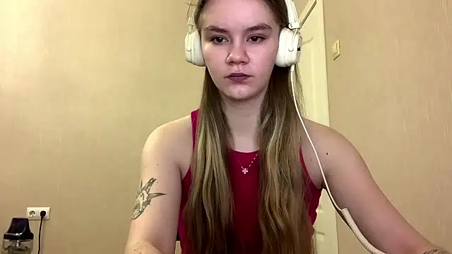 Snapshot of AgnesShy_ chatting on February 2026 07:40:01 AM AgnesShy online show from February 2026 07:40:01 AM