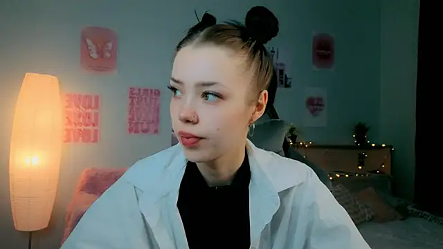 Snapshot of Vexnexe chatting on February 2026 04:21:01 AM Vexnexe online show from February 2026 04:21:01 AM