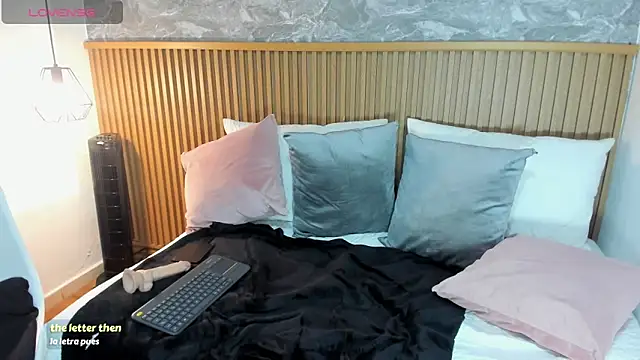 Snapshot of lunalat chatting on February 2026 12:21:01 PM lunalat online show from February 2026 12:21:01 PM