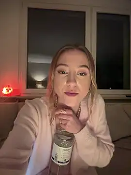 Snapshot of romyxxs chatting on February 2026 08:12:01 PM romyxxs online show from February 2026 08:12:01 PM