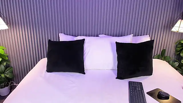 Yalezka  online show from March 2026 04:56:01 AM