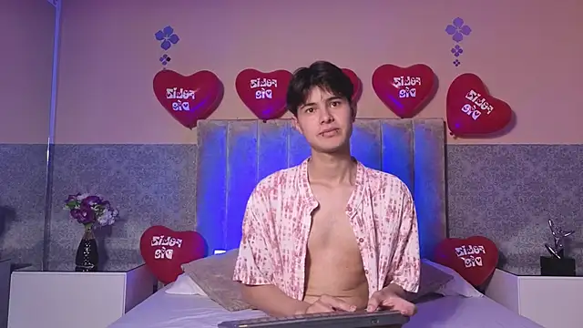 Snapshot of Derek_Sinn chatting on February 2026 07:43:02 PM Derek Sinn online show from February 2026 07:43:02 PM