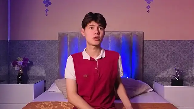 Snapshot of Derek_Sinn chatting on February 2026 08:05:02 PM Derek Sinn online show from February 2026 08:05:02 PM