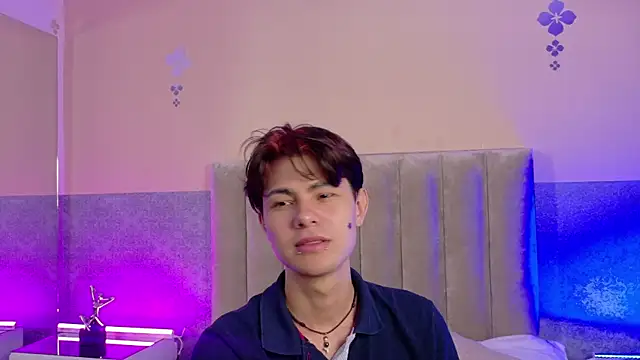 Snapshot of Derek_Sinn chatting on May 2026 08:03:01 PM Derek Sinn online show from May 2026 08:03:01 PM