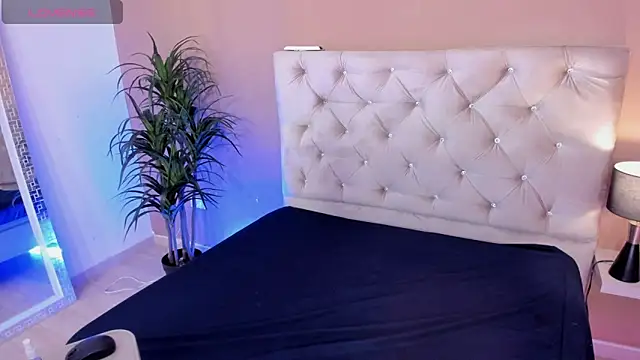 Valenvega  online show from April 2026 12:42:01 PM