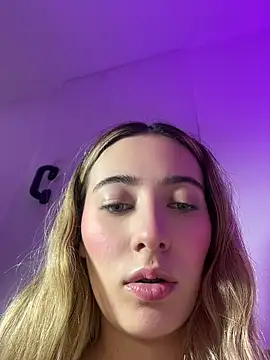 Snapshot of kloe__t18 chatting on June 2026 06:13:01 PM kloe t18 online show from June 2026 06:13:01 PM