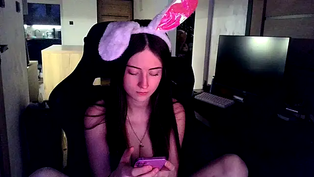 Snapshot of karlaluuvv chatting on April 2026 05:55:01 PM karlaluuvv online show from April 2026 05:55:01 PM