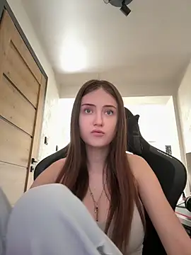 Snapshot of karlaluuvv chatting on April 2026 10:37:02 AM karlaluuvv online show from April 2026 10:37:02 AM