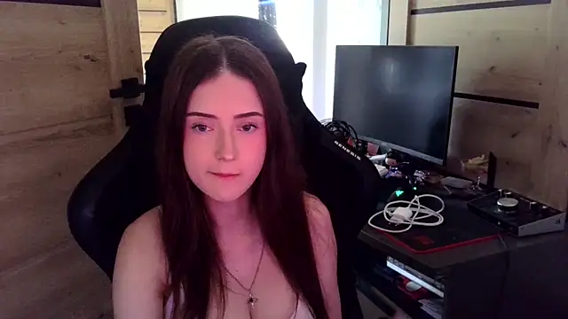 Snapshot of karlaluuvv chatting on April 2026 02:22:01 PM karlaluuvv online show from April 2026 02:22:01 PM