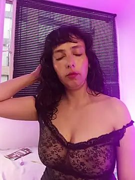 Snapshot of Eva_Err chatting on June 2026 10:32:01 PM Eva Err online show from June 2026 10:32:01 PM