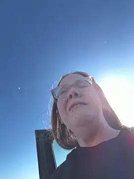 Snapshot of lickablelynn87 chatting on February 2026 03:32:01 PM lickablelynn87 online show from February 2026 03:32:01 PM