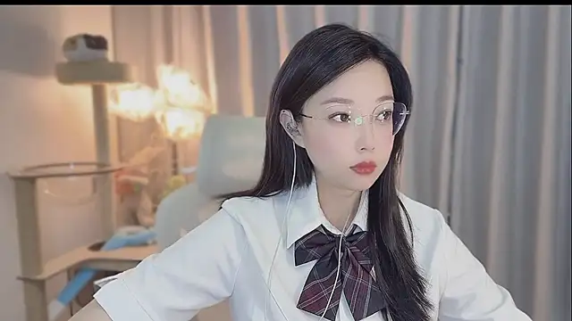 Snapshot of Yumi_yuni chatting on May 2026 11:25:02 PM Yumi yuni online show from May 2026 11:25:02 PM