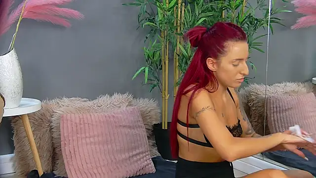 Snapshot of CrystalRedd chatting on June 2026 04:59:01 AM CrystalRedd online show from June 2026 04:59:01 AM