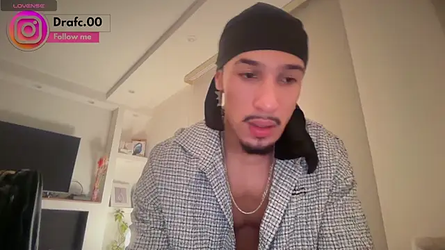 Snapshot of rafael_stone11 chatting on July 2026 05:43:01 AM rafael stone11 online show from July 2026 05:43:01 AM