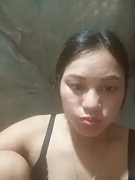 Snapshot of Momo-biki chatting on May 2026 10:36:01 AM Momo-biki online show from May 2026 10:36:01 AM