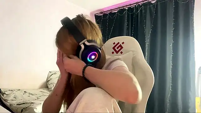 axin burnell online show from April 2026 06:20:01 PM