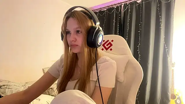 axin burnell online show from April 2026 09:39:33 PM