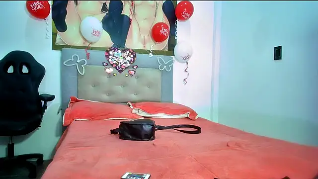 Snapshot of MEW_ALIX chatting on February 2026 01:43:01 PM MEW ALIX online show from February 2026 01:43:01 PM