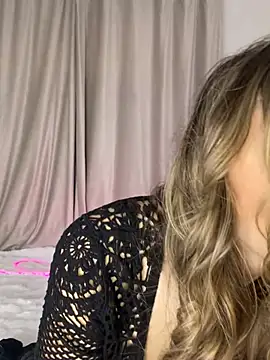 Snapshot of Alyxra chatting on February 2026 08:18:01 AM Alyxra online show from February 2026 08:18:01 AM