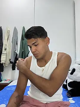 Snapshot of DavShi chatting on February 2026 09:51:01 PM DavShi online show from February 2026 09:51:01 PM