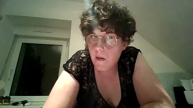 OIseauNoir88 online show from February 2026 08:57:02 PM