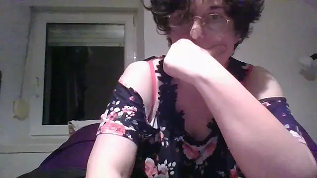 OIseauNoir88 online show from April 2026 07:33:02 PM