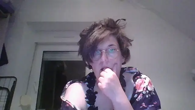 OIseauNoir88 online show from April 2026 07:19:01 PM